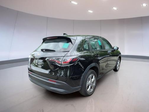 Crystal Black Pearl 2023 Honda HR-V LX