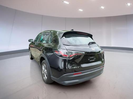 Crystal Black Pearl 2023 Honda HR-V LX