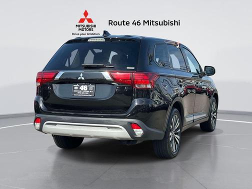 Labrador Black Metallic 2020 Mitsubishi Outlander ES S-AWC