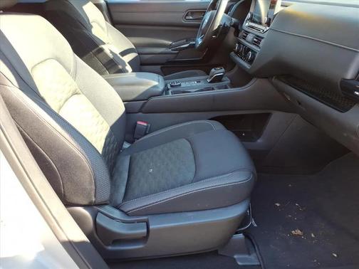 2023 Nissan Pathfinder S