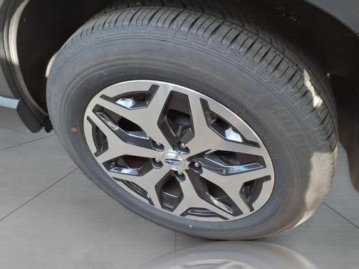 Crystal White Pearl 2023 Subaru Forester Premium