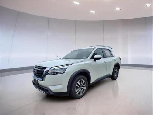 2023 Nissan Pathfinder SL 4WD