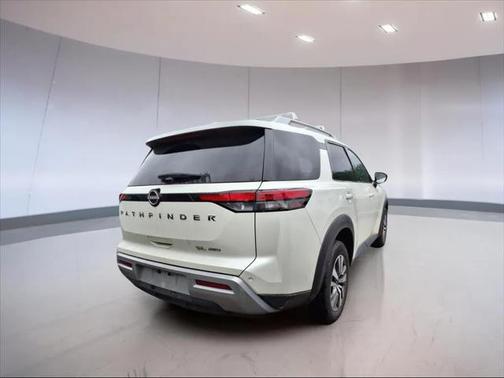 2023 Nissan Pathfinder SL 4WD