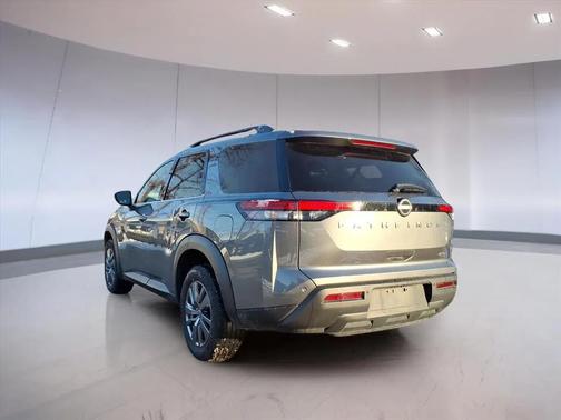 2025 Nissan Pathfinder SV 4WD