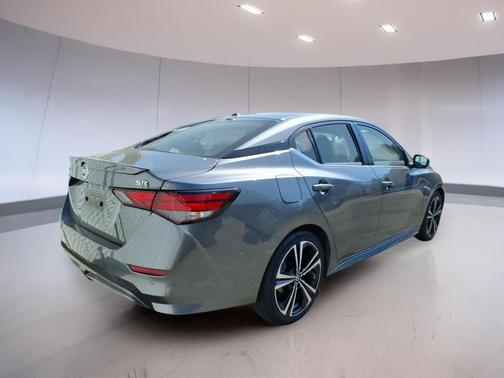 Gun Metallic 2023 Nissan Sentra SR