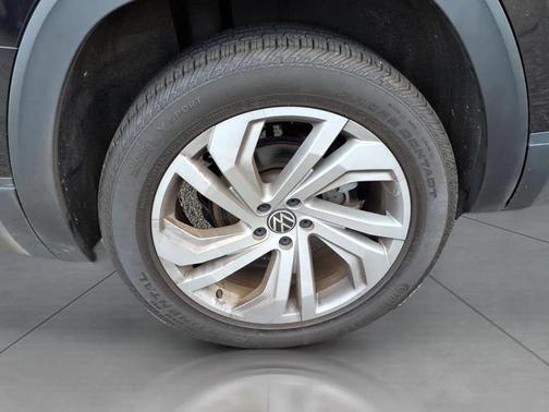 2022 Volkswagen Atlas 3.6L SE w/Technology