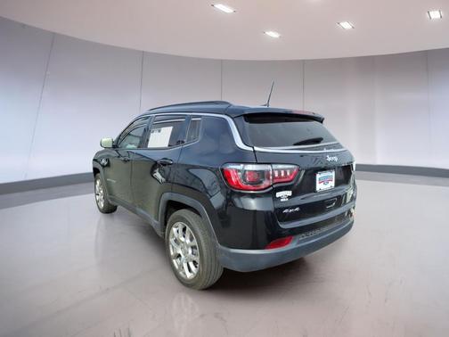 Diamond Black Crystal Pearlcoat 2022 Jeep Compass Latitude Lux