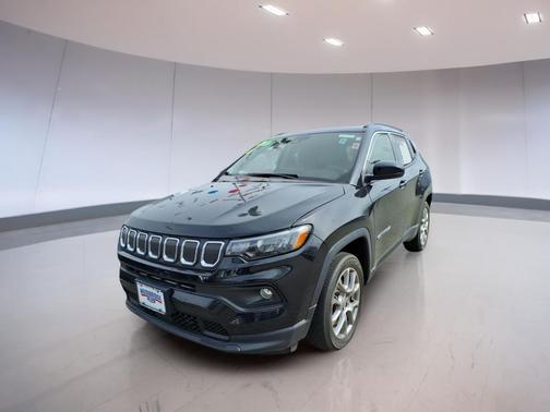 Diamond Black Crystal Pearlcoat 2022 Jeep Compass Latitude Lux