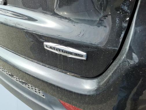 Diamond Black Crystal Pearlcoat 2022 Jeep Compass Latitude Lux