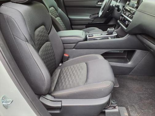 2022 Nissan Pathfinder SV 4WD