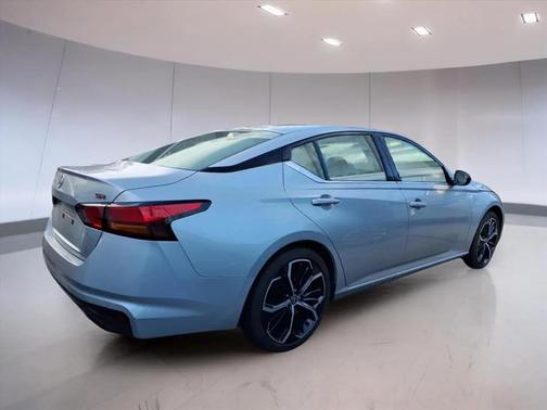 2023 Nissan Altima SR FWD
