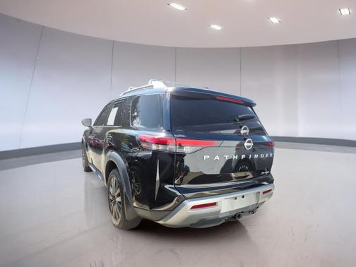 Super Black 2024 Nissan Pathfinder SL 4WD