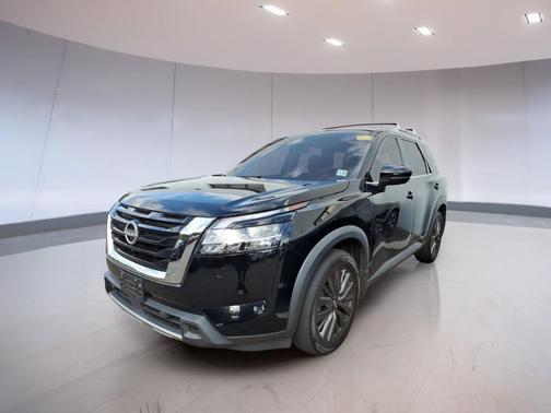 Super Black 2024 Nissan Pathfinder SL 4WD