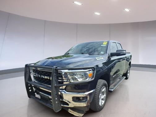 Diamond Black Crystal Pearlcoat 2023 RAM 1500 Big Horn/Lone Star