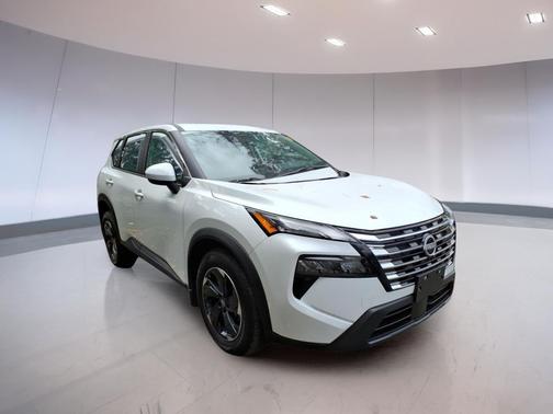 Everest White Pearl Tricoat 2026 Nissan Rogue SV