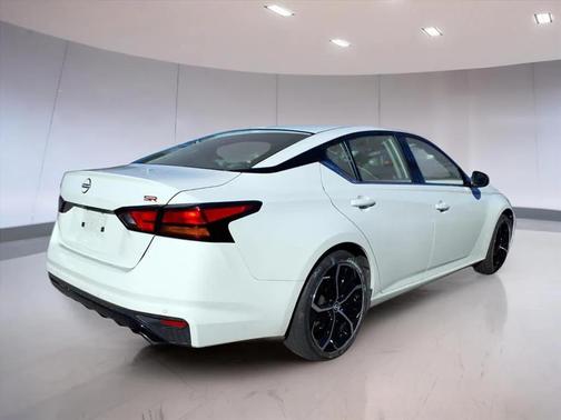 2023 Nissan Altima SR FWD