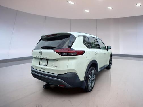 Pearl White Tricoat 2023 Nissan Rogue SL