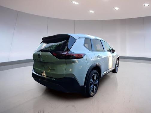 Pearl White Tricoat 2023 Nissan Rogue SL