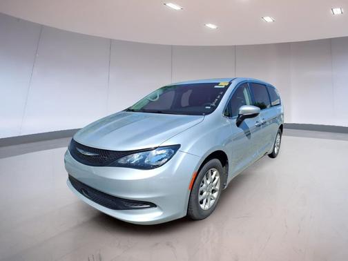 Silver Mist Clearcoat 2023 Chrysler Voyager LX