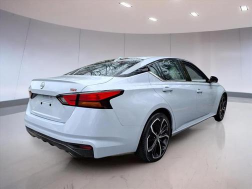 2023 Nissan Altima SR FWD