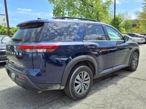 2024 Nissan Pathfinder SV 4WD