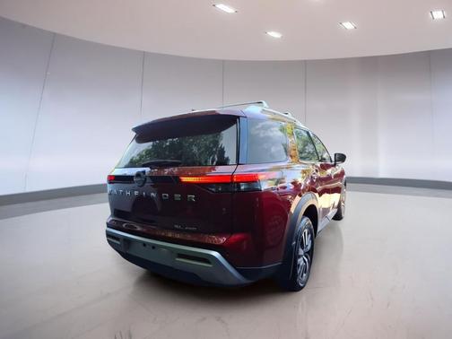 Scarlet Ember 2024 Nissan Pathfinder SL 4WD