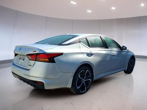 Brilliant Silver Metallic 2024 Nissan Altima SR Intelligent AWD