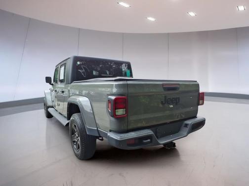 Sting-Gray Clearcoat 2022 Jeep Gladiator Sport S