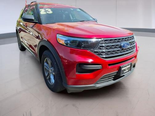 Rapid Red Metallic Tinted Clearcoat 2023 Ford Explorer XLT