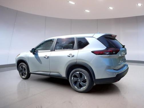 Brilliant Silver Metallic 2024 Nissan Rogue SV