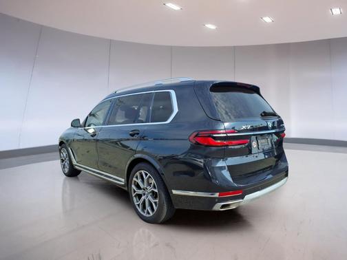Black Sapphire Metallic 2024 BMW X7 xDrive40i