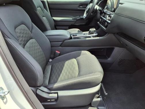 2024 Nissan Pathfinder SV 4WD