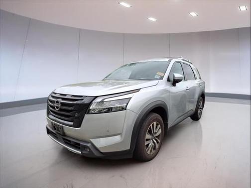 2022 Nissan Pathfinder SL 4WD