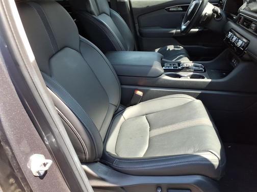 Lunar Silver 2023 Honda Pilot Touring 8-Passenger