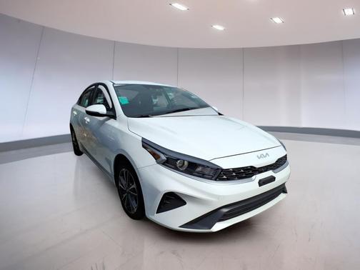 Snow White Pearl 2023 Kia Forte LXS