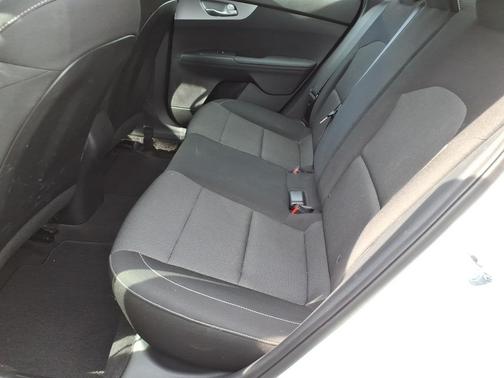 Snow White Pearl 2023 Kia Forte LXS