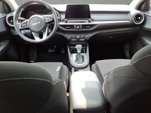 Snow White Pearl 2023 Kia Forte LXS