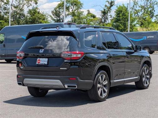 2025 Honda Pilot Touring 8-Passenger