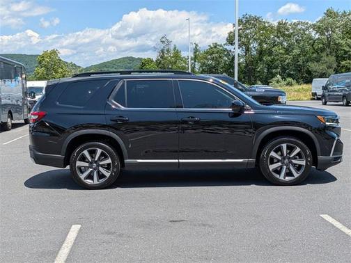 2025 Honda Pilot Touring 8-Passenger