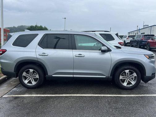 Lunar Silver Metallic 2023 Honda Pilot AWD EX-L 8 Passenger