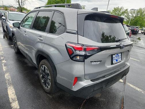 Pearl 2025 Subaru Forester Premium