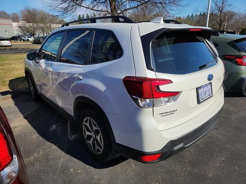 Crystal White Pearl 2023 Subaru Forester Premium