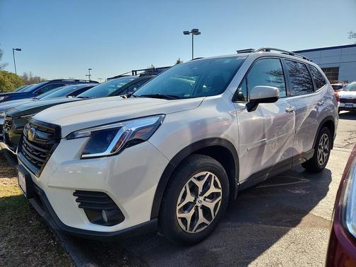 Crystal White Pearl 2023 Subaru Forester Premium