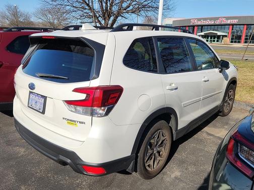 Crystal White Pearl 2023 Subaru Forester Premium