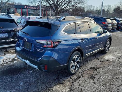 2022 Subaru Outback Touring