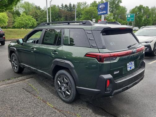 Deep Emerald Green Pearl 2026 Subaru Outback Premium