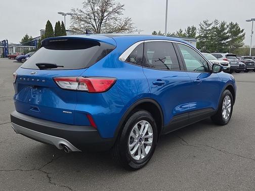 Velocity Blue Metallic 2021 Ford Escape SE