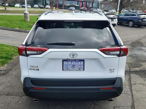 Ice Cap 2025 Toyota RAV4 XLE