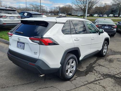 Ice Cap 2025 Toyota RAV4 XLE