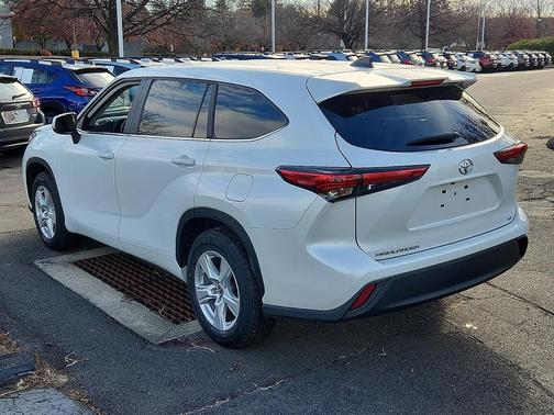 2023 Toyota Highlander LE